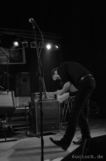 011005_011_EM